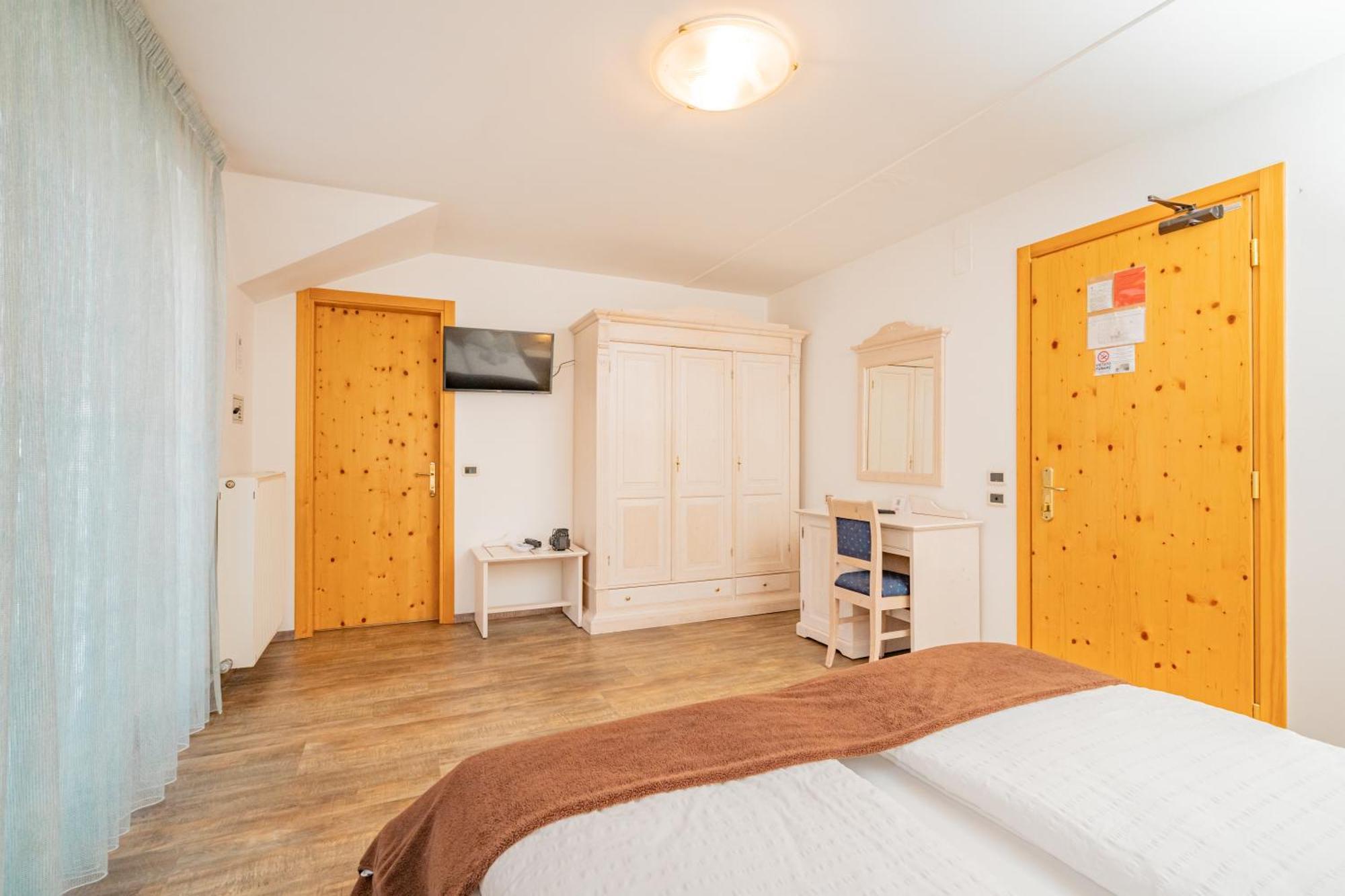 Hotel Europa Molveno Extérieur photo