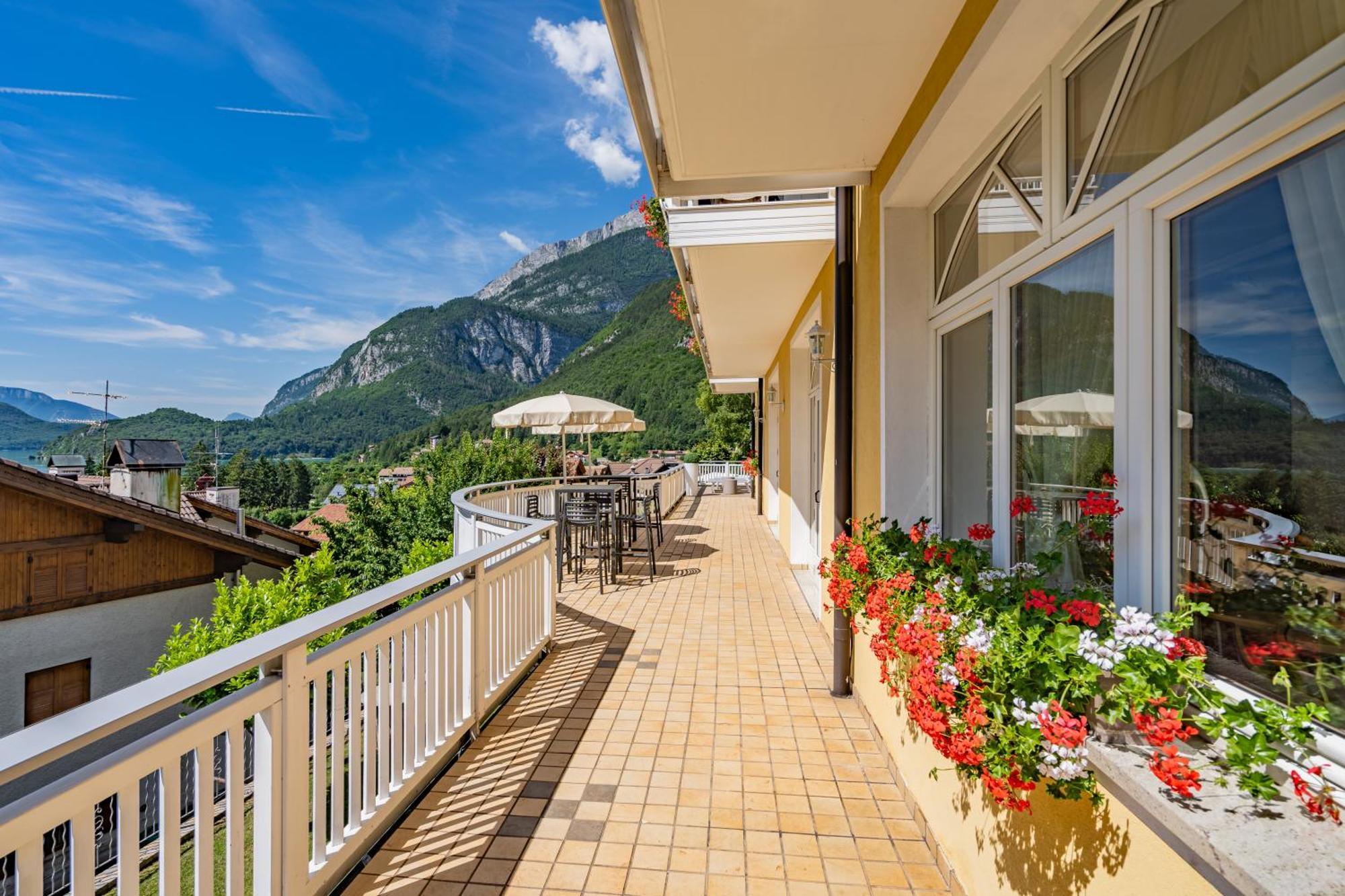 Hotel Europa Molveno Extérieur photo